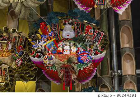 酉の市　熊手　商売繁盛　色鮮やか　神社　年末　正月 96244391