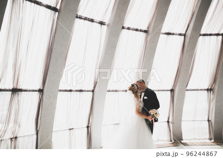 Luxury married wedding couple, bride and groom 96244867