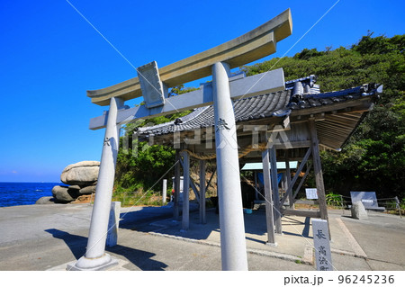 【愛媛県】快晴の白石龍神社（松山市） 96245236