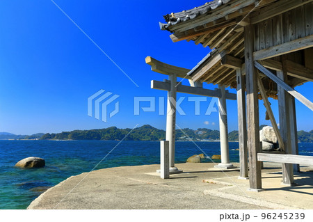 【愛媛県】快晴の白石龍神社（松山市） 96245239