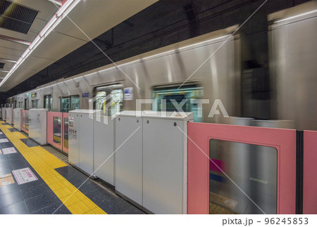 京王線 調布駅 駅 ホーム プラットホーム 降車優先 ホーム ホームドア 地下ホーム 京王線 調布駅 駅 ホーム プラットホーム 降車優先 ホーム ホームドア 地下ホーム 96245853