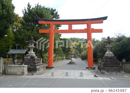 吉田神社　一の鳥居　京都市左京区 96245987