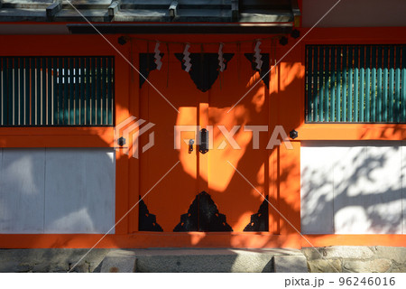吉田神社　社殿の扉　京都市左京区 96246016