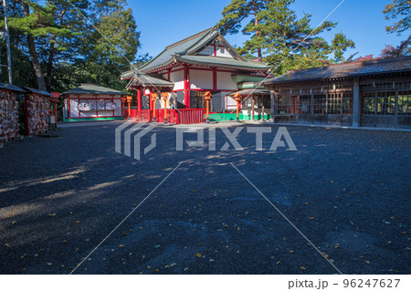 貴船神社　社殿　わたらせ渓谷鉄道沿線　秋の季節　 96247627