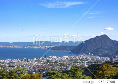別府大分市街地と別府湾一望 96247906