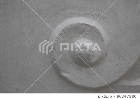 生命の始まりと生命の終わり・永遠性と生存性を表すタイ仏教寺院の渦巻き模様レリーフ 96247980