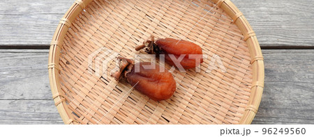 里の秋の風物詩！干し柿の季節です 96249560