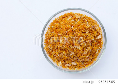 Dried chopped garlic on white Dried chopped garlic on white 96251565