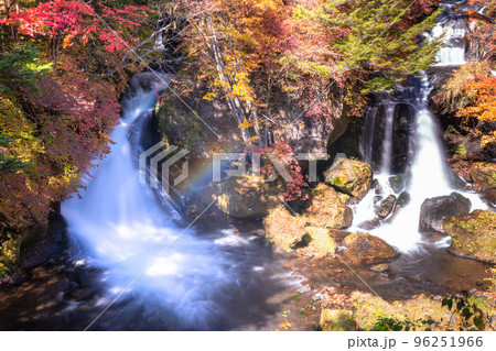 《栃木県》秋の竜頭の滝・紅葉最盛期 96251966