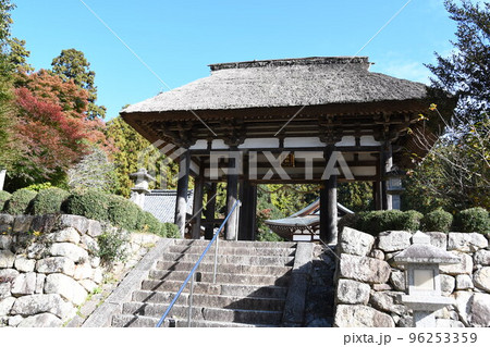 甲賀の雨宮矢川神社楼門 96253359