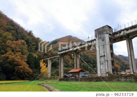 廃線になったJR三江線（現在は江の川鉄道）　天空の駅　宇津井駅 96253719