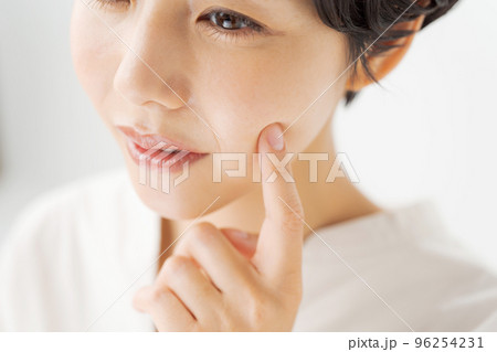 20代女性のポートレート 96254231