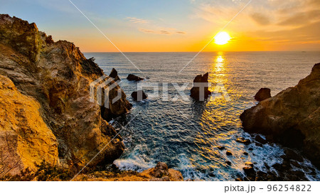 黄金崎の夕暮れ 96254822