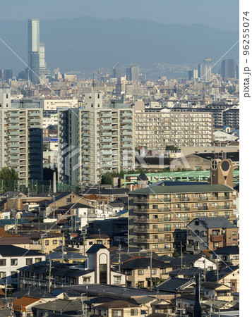 住宅が密集した都会の風景 住宅が密集した都会の風景 96255074