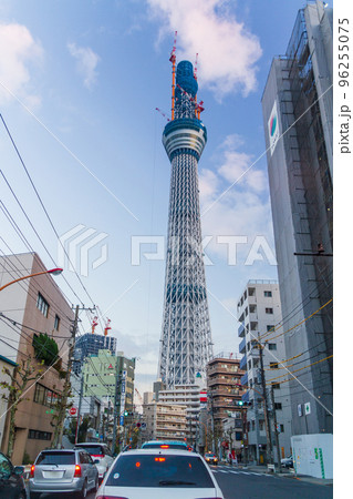 「東京都」建設中の東京スカイツリー 96255075