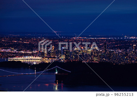 バンクーバーの夜景 96255213