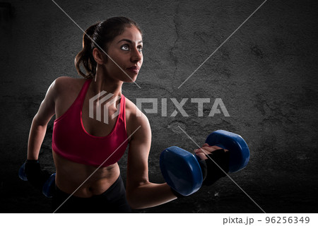 Athletic muscular woman 96256349