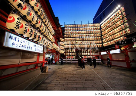 暮れの風物詩　鳳神社の酉の市 96257755