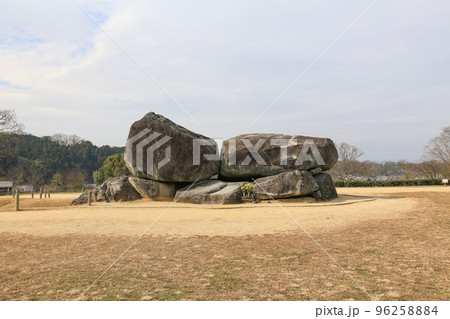 奈良県　明日香村　冬　石舞台古墳 96258884