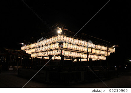 八坂神社　四条河原町駅　阪急京都線　京阪沿線　ライトアップ　提灯　御供　寄進　秋　四季 96259966