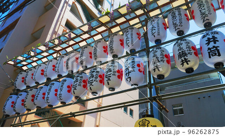 湯島天神例大祭のときの湯島天満宮の風景 96262875