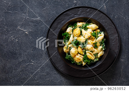 cheesy baked pasta with green leafy kale 96263052