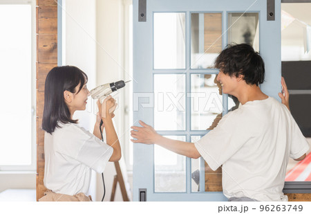 カップル　DIY　リノベーション　リフォーム 96263749
