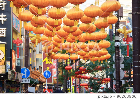 横浜中華街　春節の飾り　春節を待つ中華街　伝統文化 96263906