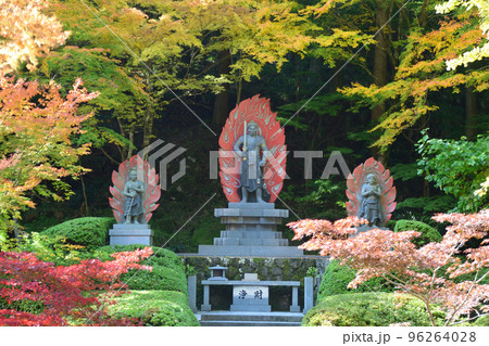 英彦山大権現 湯の谷別院・英彦山不動明王の紅葉 96264028