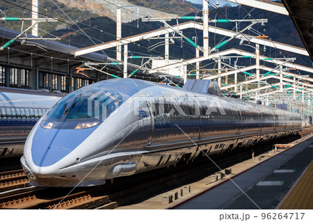 JR西日本500系新幹線の追い抜きシーン 96264717