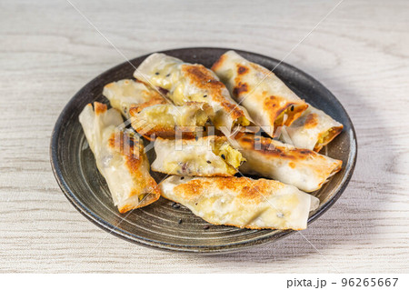 アレンジ料理 サツマイモ餡の包み焼き アレンジ料理 サツマイモ餡の包み焼き 96265667