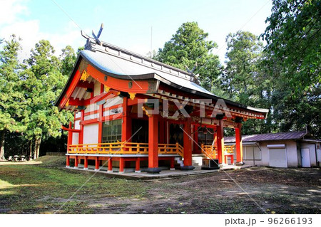 日本一の大わらじが奉納される… 県都・福島市の御社『羽黒神社』 日本一の大わらじが奉納される… 県都・福島市の御社『羽黒神社』 96266193