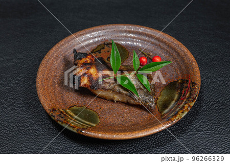 ホッケの塩焼き 96266329