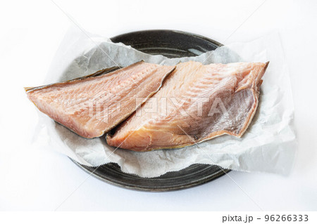 解凍したホッケ 96266333