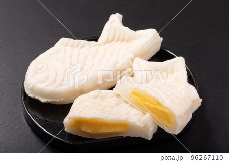 白いたい焼き　(生クリーム入りカスタード) 96267110