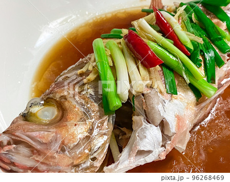 中国家庭料理・清蒸鮮魚(メバルの中華風姿蒸し) 中国家庭料理・清蒸鮮魚(メバルの中華風姿蒸し) 96268469