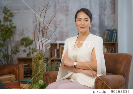 敏腕女性実業家 敏腕女性実業家 96268855