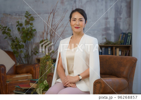 女性実業家 96268857