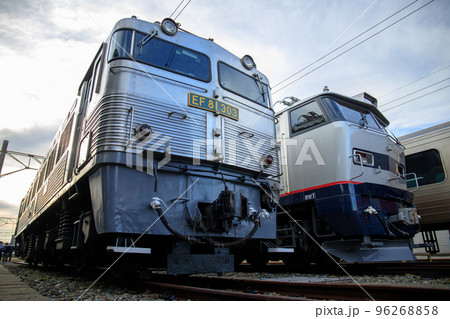 JR貨物 EF81形電気機関車（300番台）とEF510形電気機関車（300