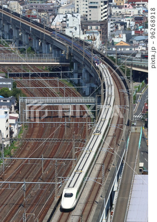 東北新幹線E2系(200系カラー:緑帯車両+山形新幹線併結) 東北新幹線E2系(200系カラー:緑帯車両+山形新幹線併結) 96268918