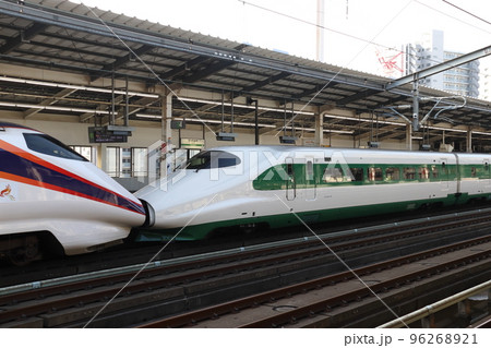 東北新幹線E2系（200系カラー：緑帯車両＋山形新幹線併結） 96268921