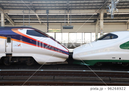 東北新幹線E2系（200系カラー：緑帯車両＋山形新幹線併結） 96268922