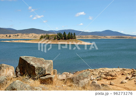 Jindabyne, New South Wales, Australia: View over Lake Jindabyne with rocks in the foreground. Jindabyne is a tourist destination near the Snowy Mountains. 96273276