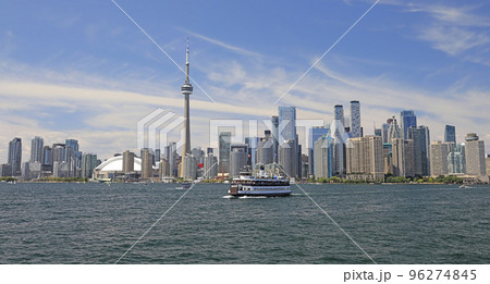 Toronto skyline and Ontario lake with ferry on the foreground 96274845
