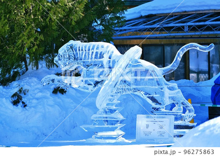 トラの氷像 96275863