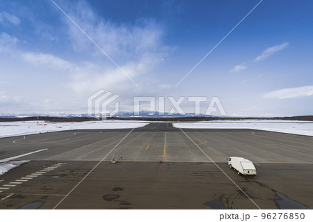 根室中標津空港から望む冬の知床連山 / Nakashibetsu, Japan 96276850