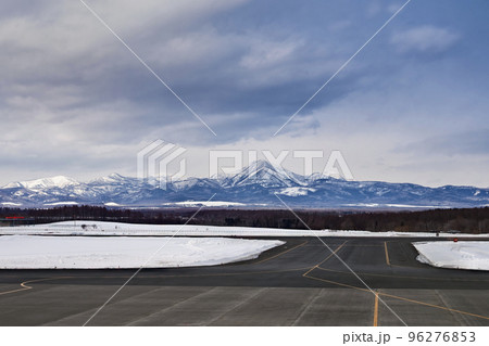 根室中標津空港から望む冬の知床連山 / Nakashibetsu, Japan 96276853