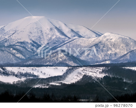 北海道中標津・冬のサマッケヌプリ山 / Nakashibetsu, Japan 96278070