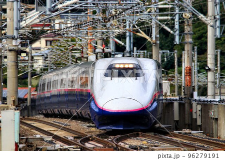 ベテランの走り…E2系新幹線 東北新幹線・福島駅 ベテランの走り…E2系新幹線 東北新幹線・福島駅 96279191