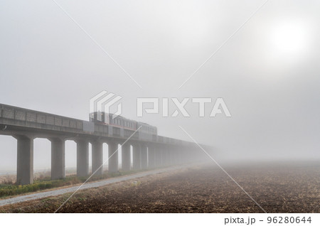 茨城県ひたちなか市 濃霧の朝の大洗鹿嶋腺 茨城県ひたちなか市 濃霧の朝の大洗鹿嶋腺 96280644